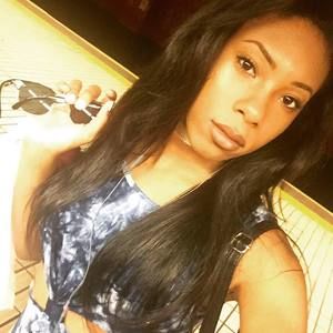 Meet your Posher, Dee